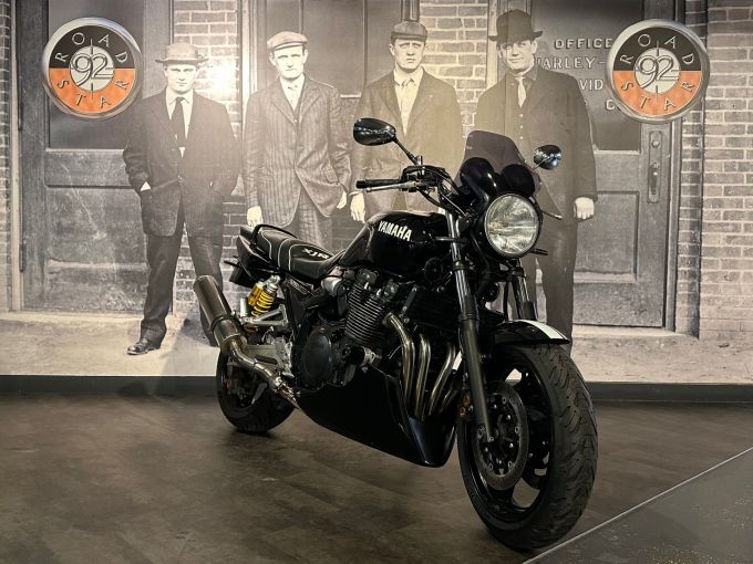 YAMAHA XJR 1300 4