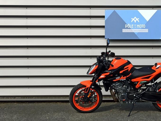 KTM 890 DUKE 4