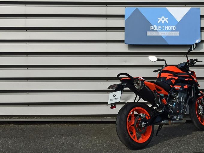 KTM 890 DUKE 4