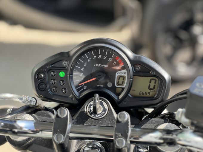 SUZUKI GLADIUS 650 4