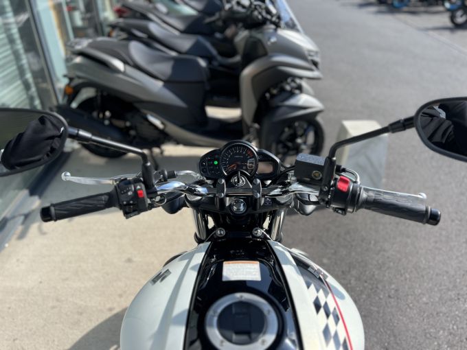 SUZUKI GLADIUS 650 4