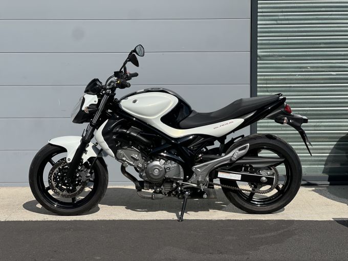 SUZUKI GLADIUS 650 4