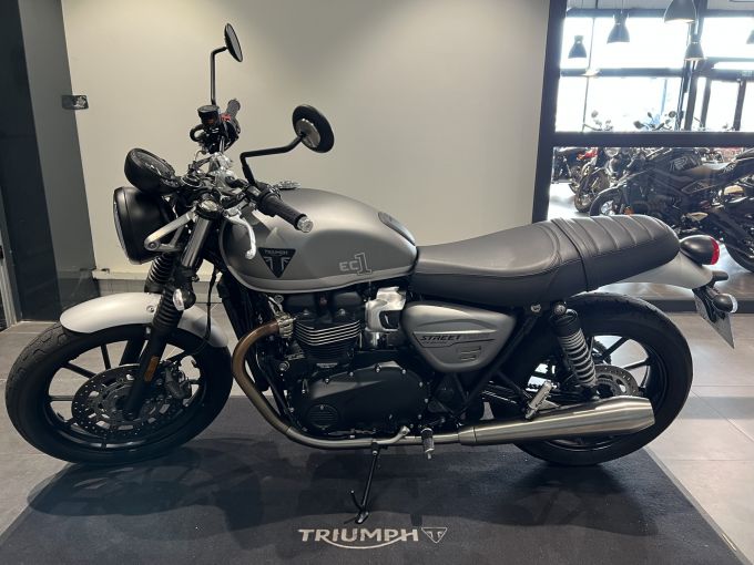 TRIUMPH STREET TWIN 900 EC1 Edition 4