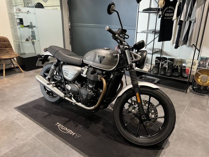 TRIUMPH STREET TWIN 900 EC1 Edition 4