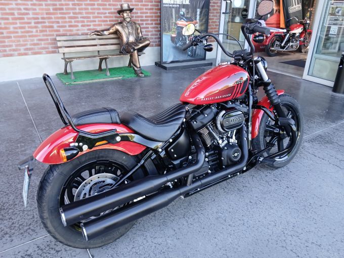 HARLEY-DAVIDSON SOFTAIL STREET BOB 1868 4