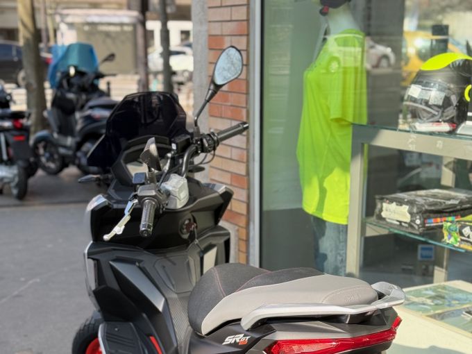APRILIA SR-GT 125 4