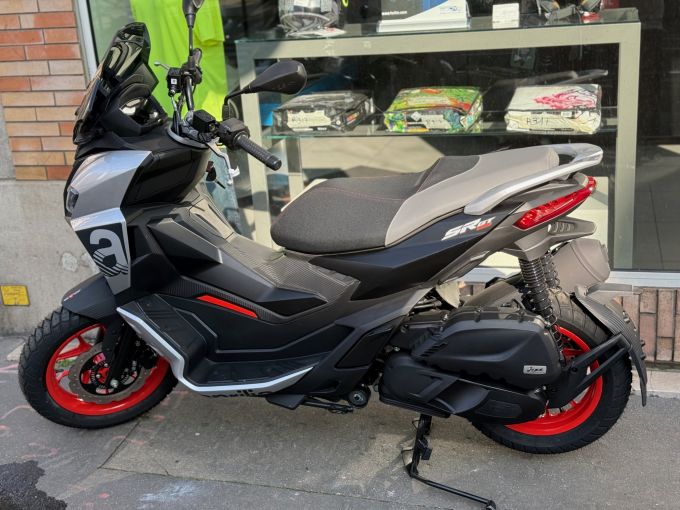 APRILIA SR-GT 125 4