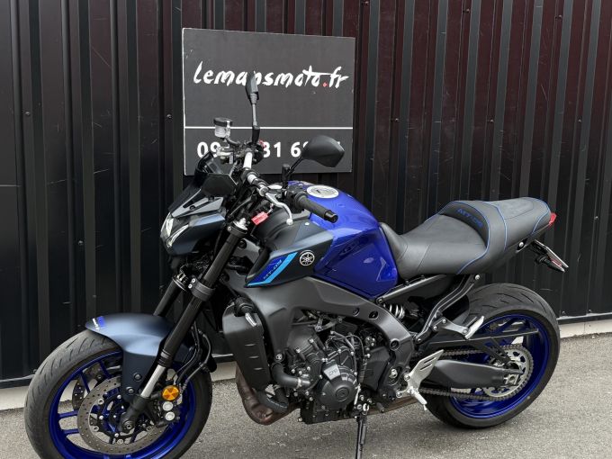YAMAHA MT-09 4