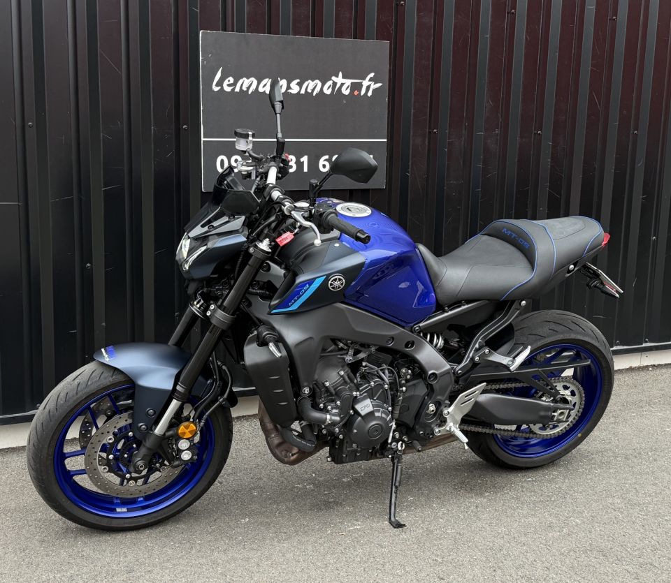 YAMAHA MT-09 4