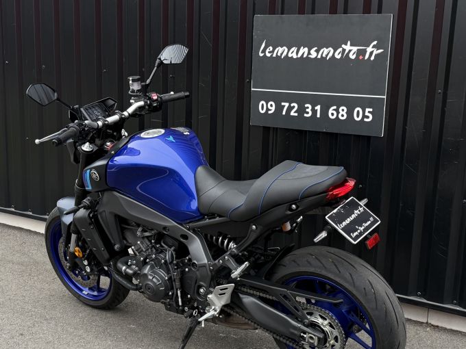YAMAHA MT-09 4