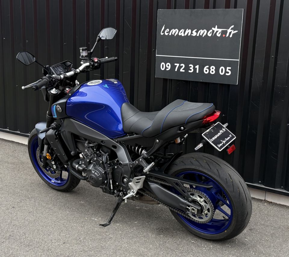 YAMAHA MT-09 4