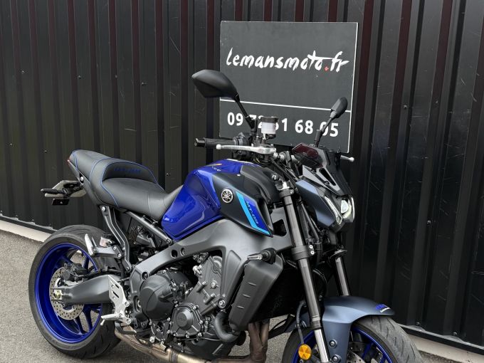 YAMAHA MT-09 4