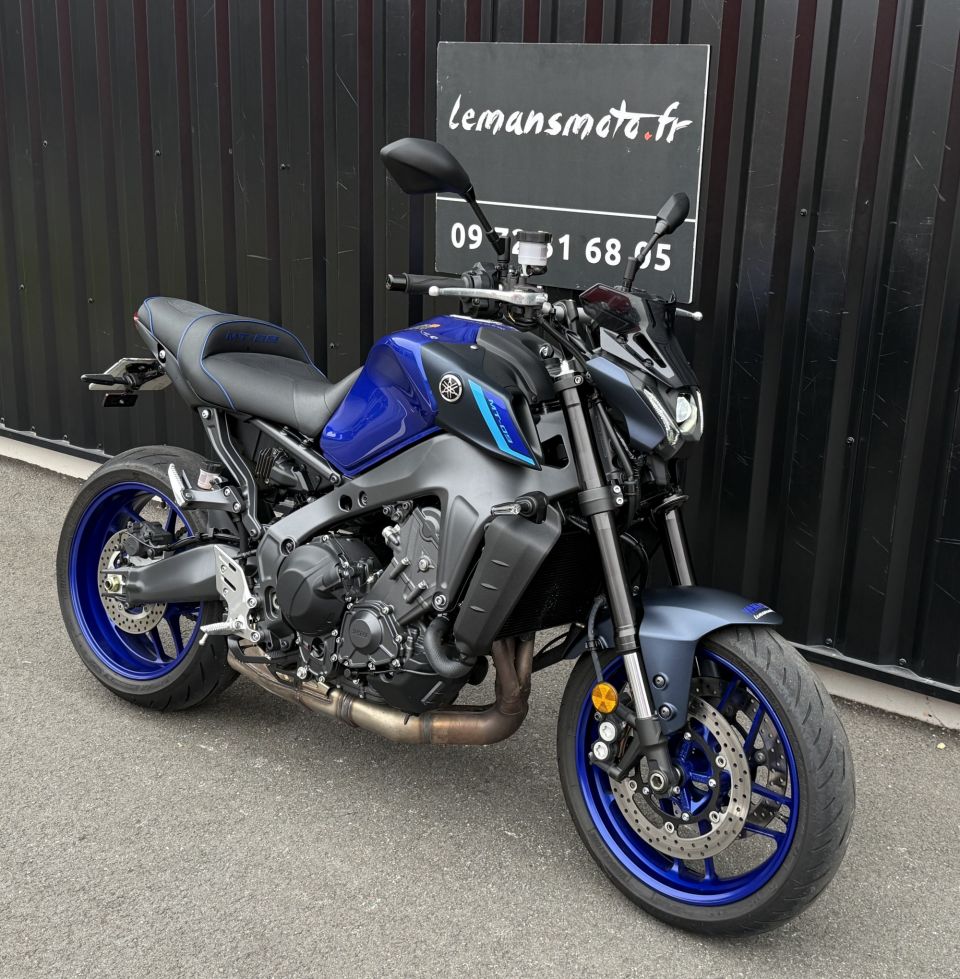 YAMAHA MT-09 4