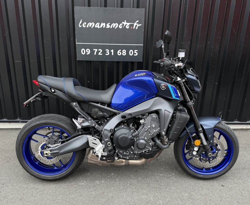 YAMAHA MT-09 4