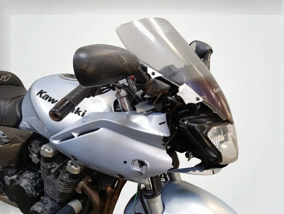 KAWASAKI ZR-7 4