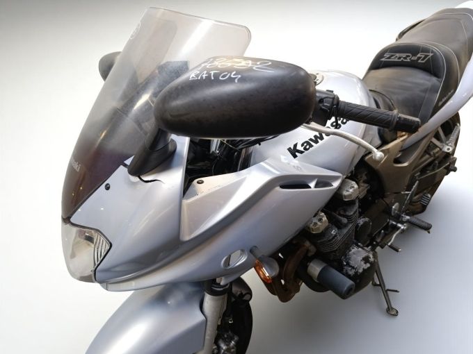 KAWASAKI ZR-7 4