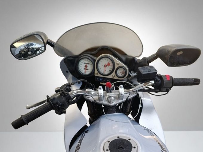 KAWASAKI ZR-7 4