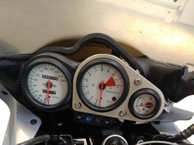 KAWASAKI ZR-7 4