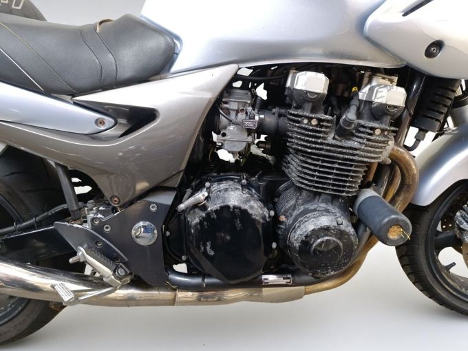 KAWASAKI ZR-7 4
