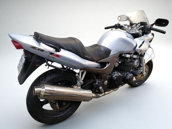KAWASAKI ZR-7 4