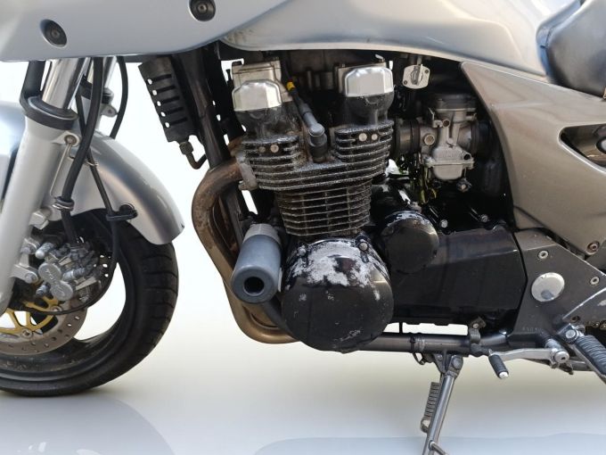 KAWASAKI ZR-7 4