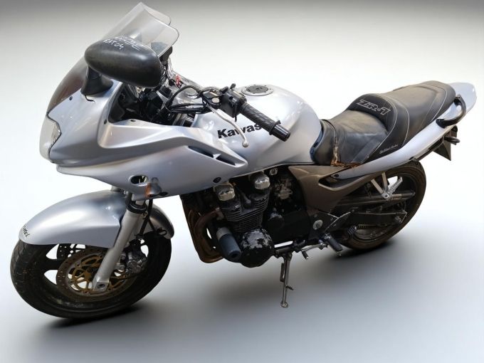 KAWASAKI ZR-7 4