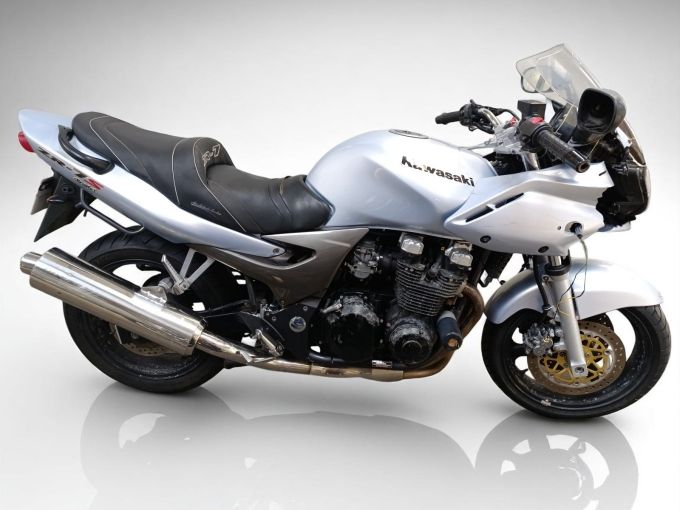 KAWASAKI ZR-7 4