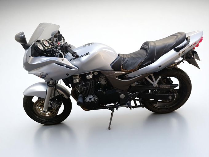 KAWASAKI ZR-7 4
