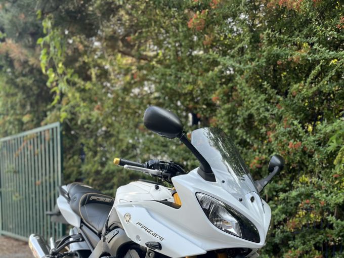 YAMAHA FZ8 4