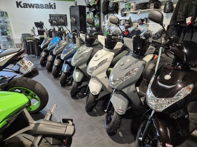 PEUGEOT STREETZONE ELECTRIQUE 4
