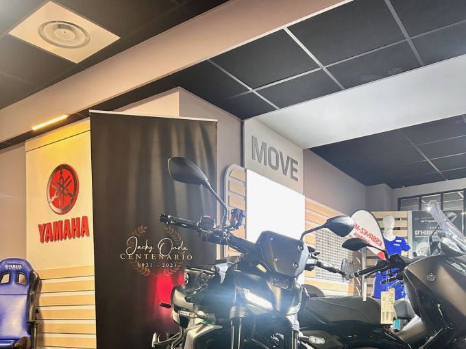 YAMAHA MT-09 4