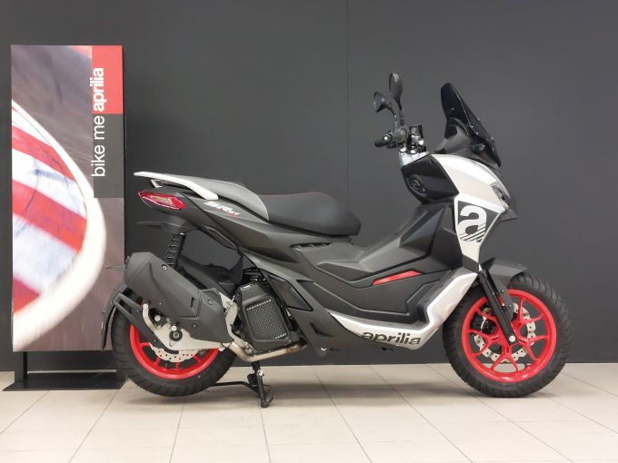 APRILIA SR GT 125 SPORT 4