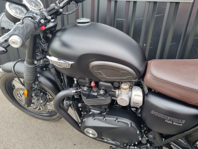TRIUMPH Bonneville T120 Black 4