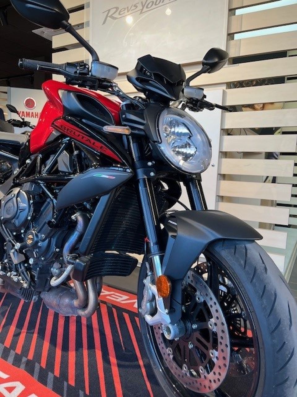 MV AGUSTA BRUTALE 800 4