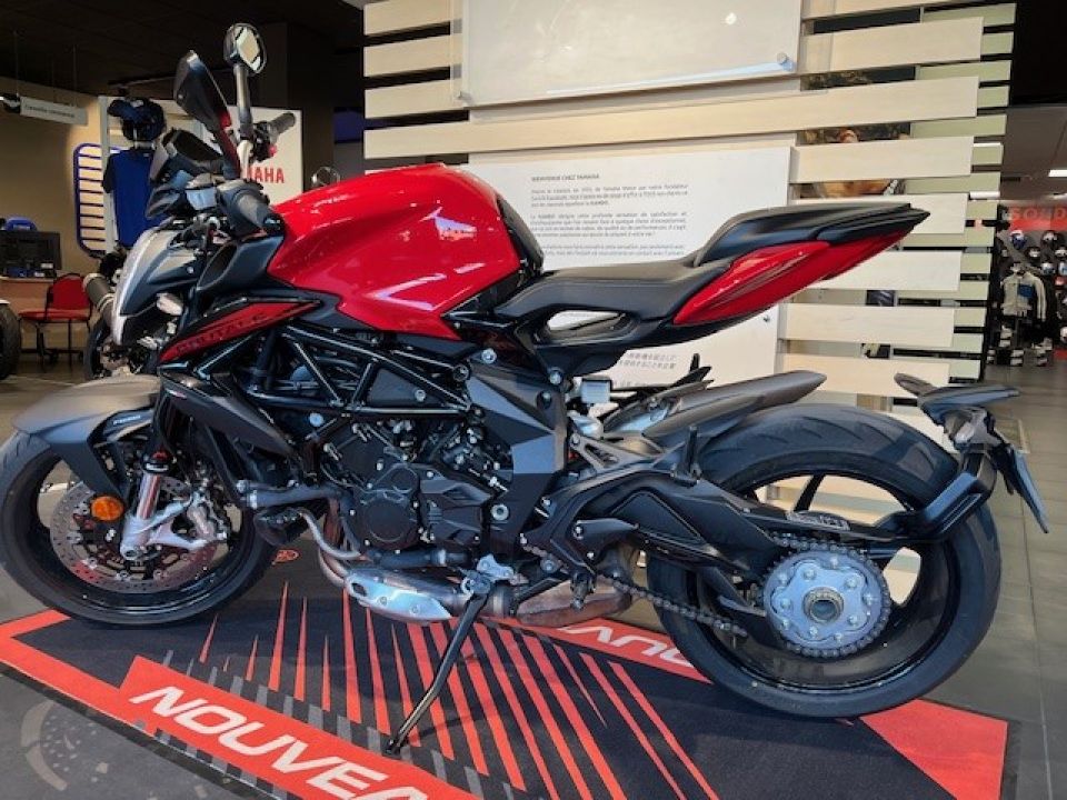MV AGUSTA BRUTALE 800 4