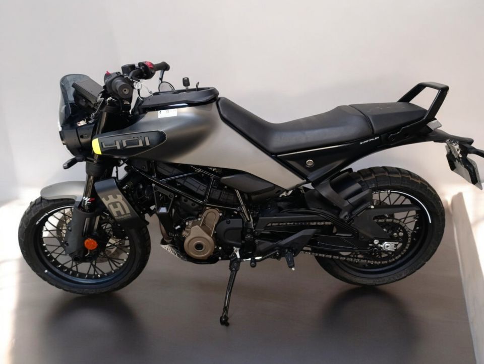 HUSQVARNA SVARTPILEN 401 4