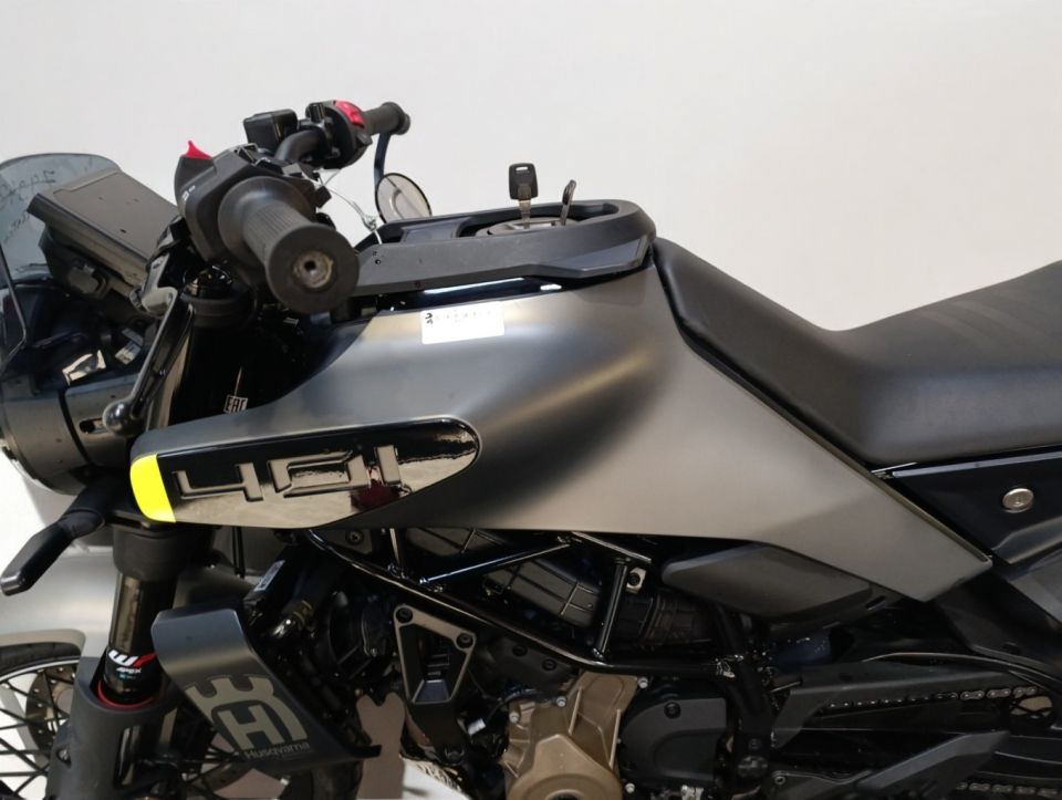 HUSQVARNA SVARTPILEN 401 4