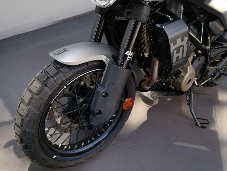 HUSQVARNA SVARTPILEN 401 4