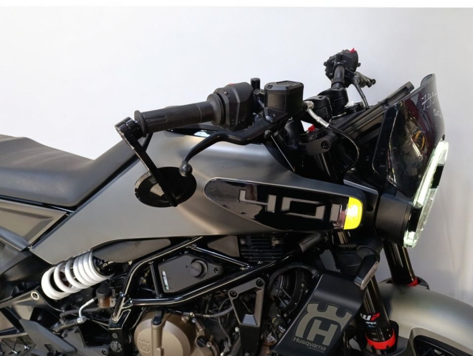 HUSQVARNA SVARTPILEN 401 4