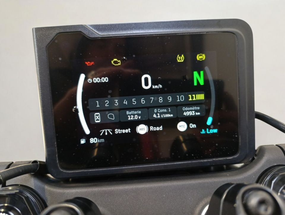 HUSQVARNA SVARTPILEN 401 4