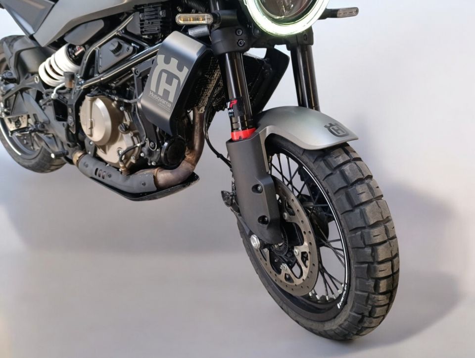 HUSQVARNA SVARTPILEN 401 4