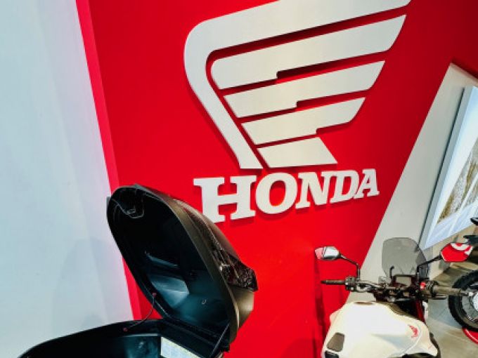 HONDA CB750 HORNET 4