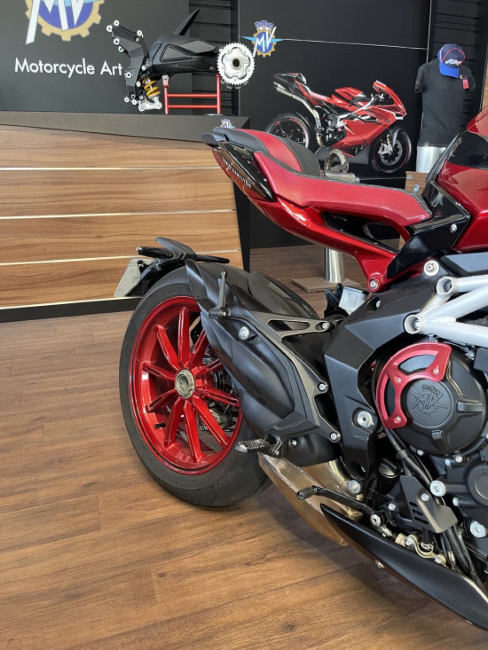 MV AGUSTA BRUTALE 800 EAS 4