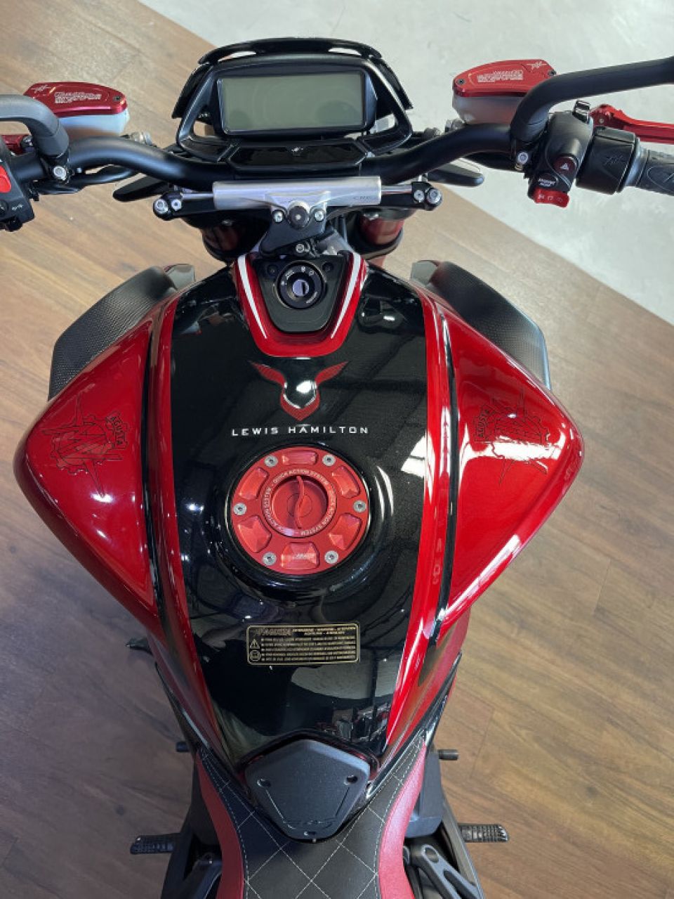 MV AGUSTA BRUTALE 800 EAS 4