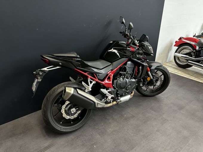 HONDA CB 750 HORNET 4