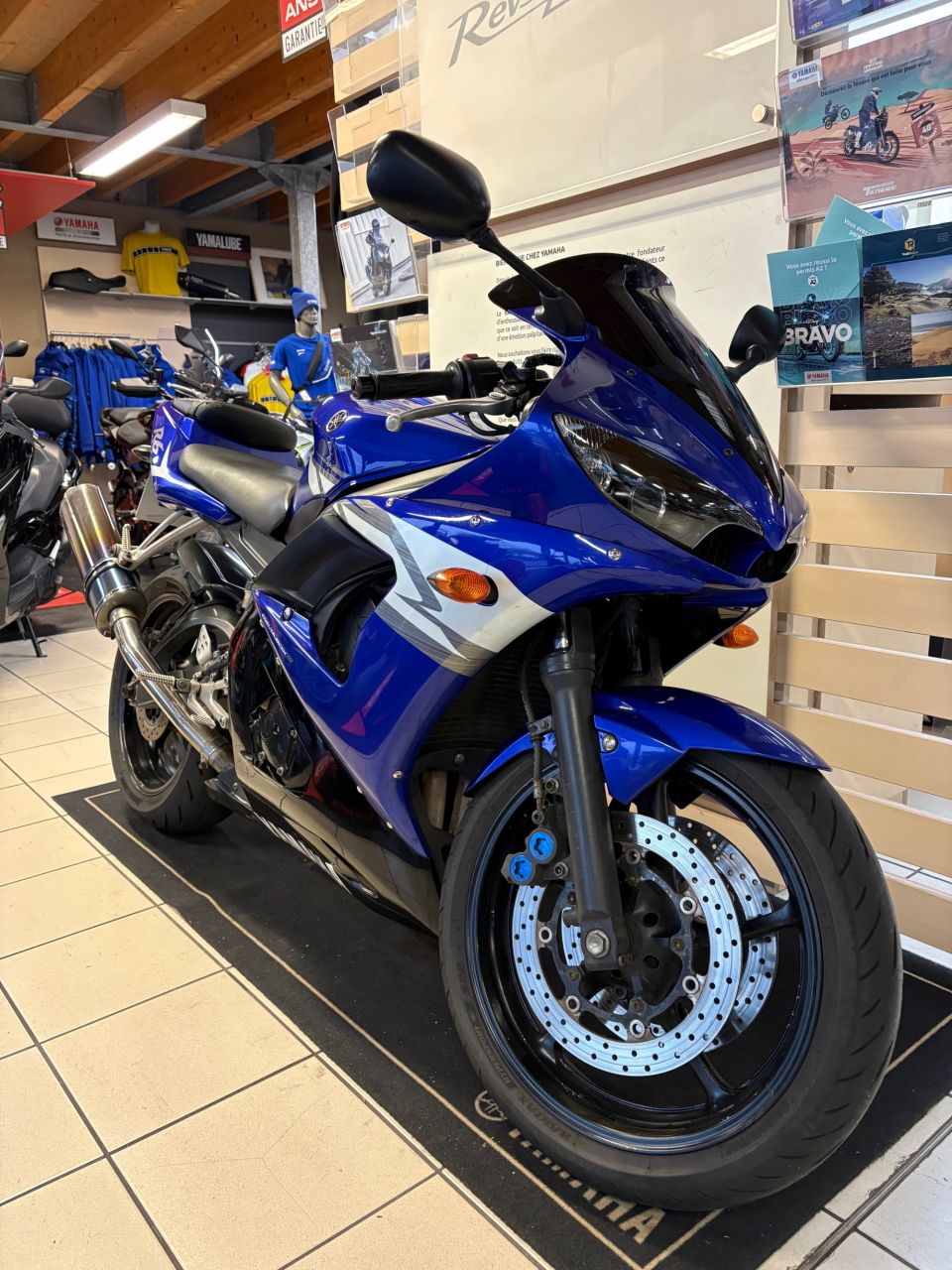 YAMAHA YZF-R6 4