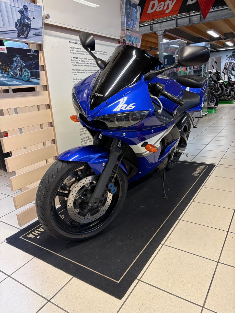 YAMAHA YZF-R6 4