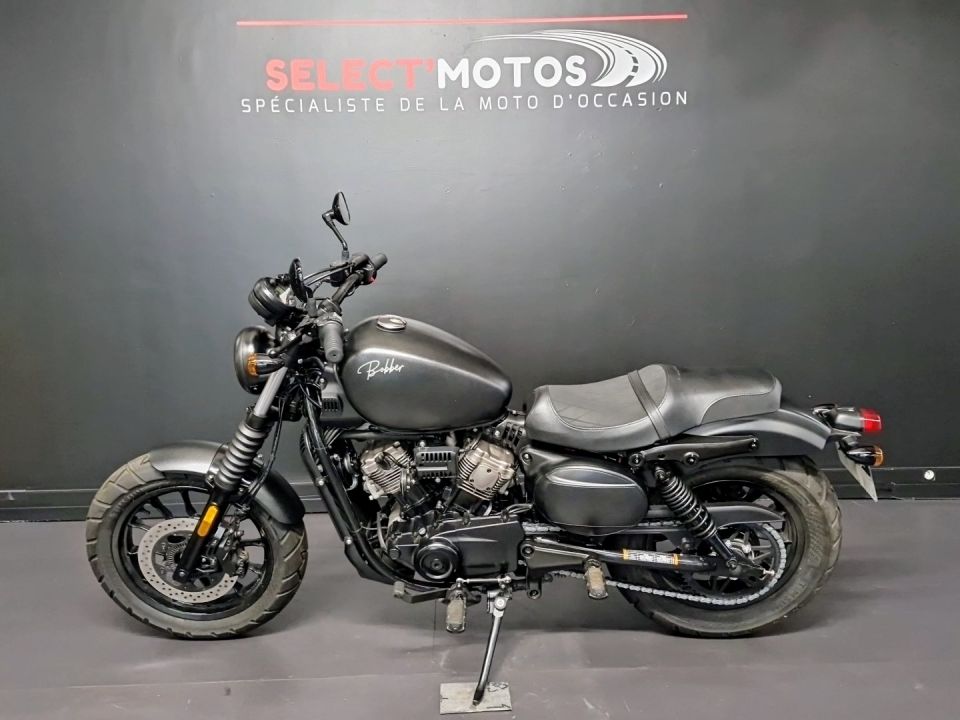 HYOSUNG GV 300 S BOBBER 4