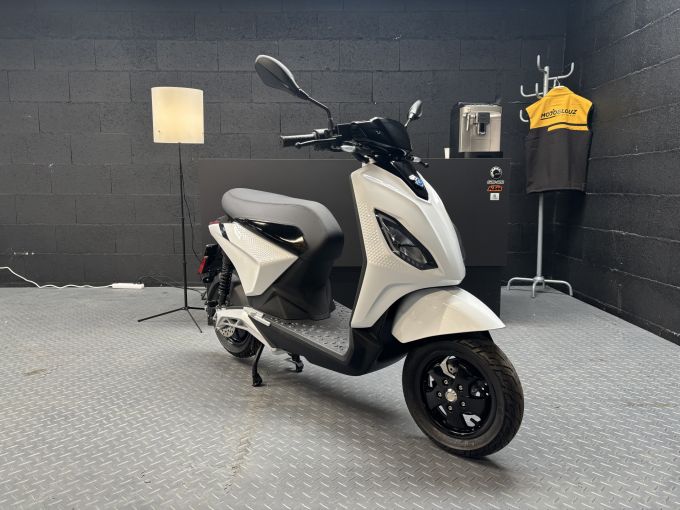 PIAGGIO 1 ACTIVE 4
