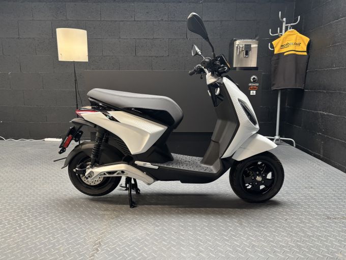 PIAGGIO 1 ACTIVE 4